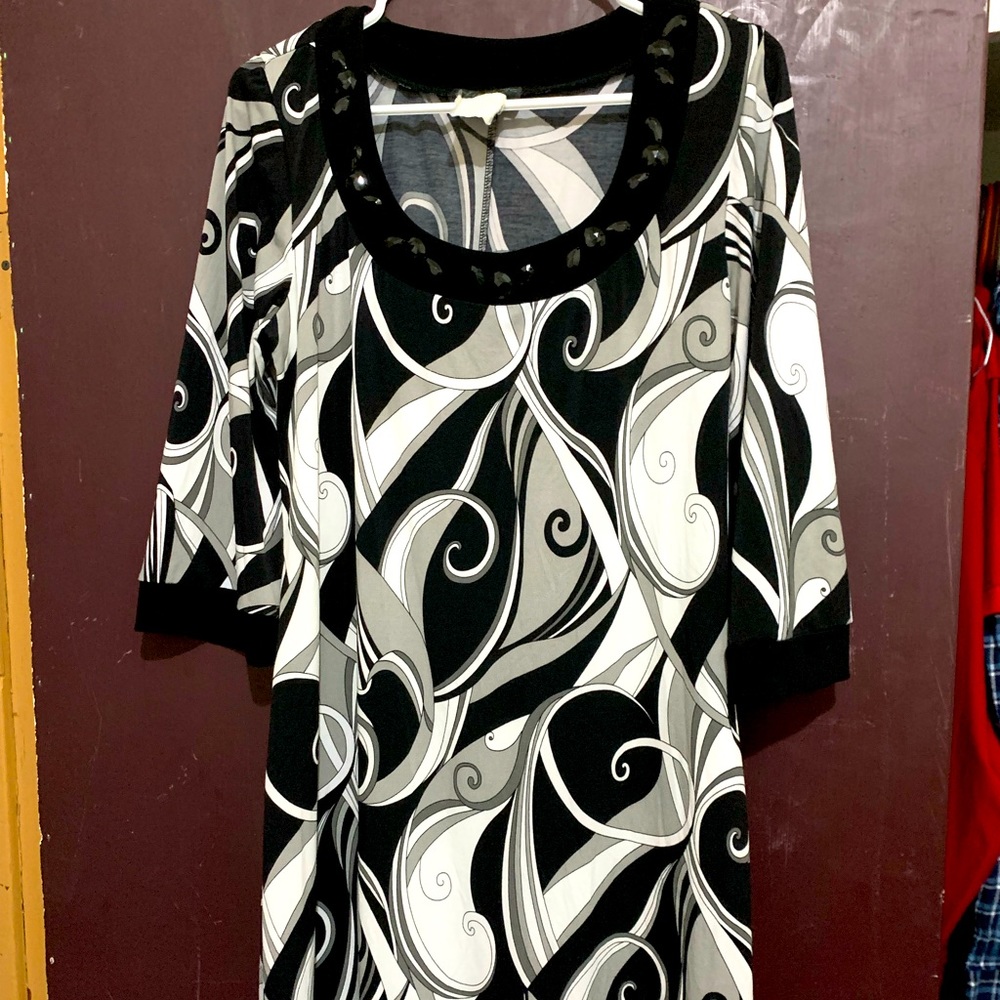 Black and white tunic by Blue Sage size xl